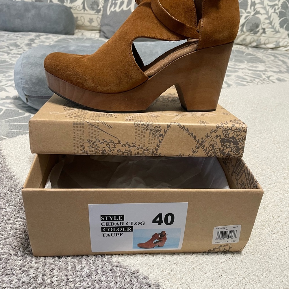 Brand New Free People Taupe Women's Clogs